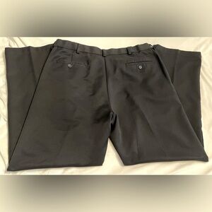 Haggar Men’s Size 38x32 Classic Fit Cool 18 Black Dress Pants